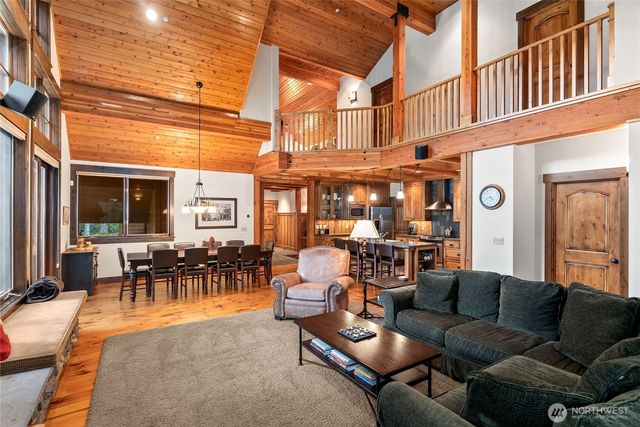 62414 Corral Way E, Enumclaw, WA 98022