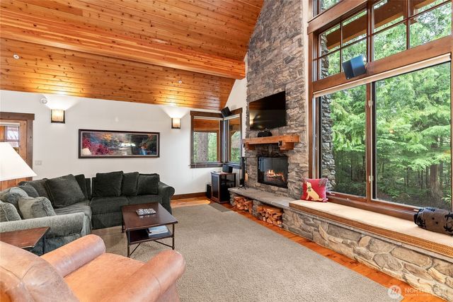 62414 Corral Way E, Enumclaw, WA 98022