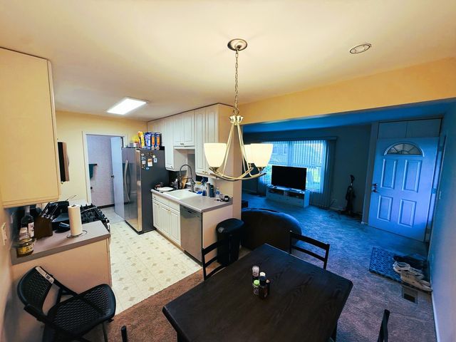 233 Harvest Court, Vernon Hills, IL 60061