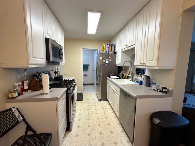 233 Harvest Court, Vernon Hills, IL 60061