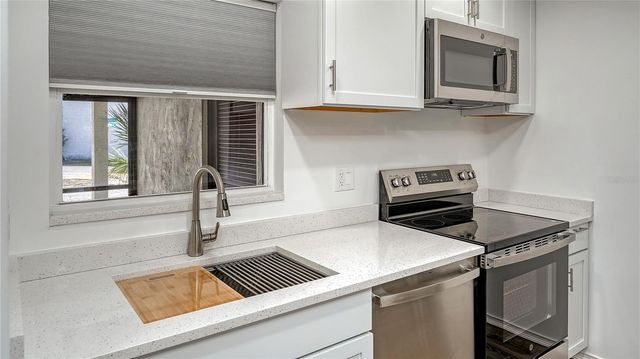 3310 RAMBLEWOOD PLACE, Sarasota, FL 34237