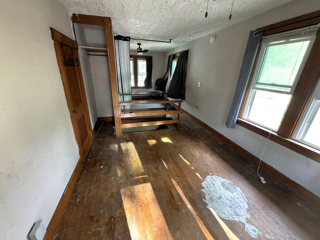 813 W Elm St, Salina, KS 67401