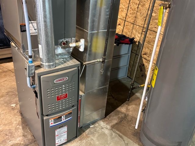 813 W Elm St, Salina, KS 67401