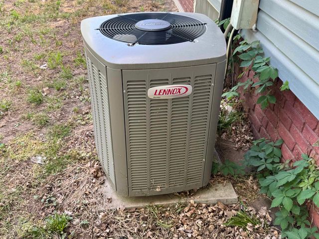 813 W Elm St, Salina, KS 67401