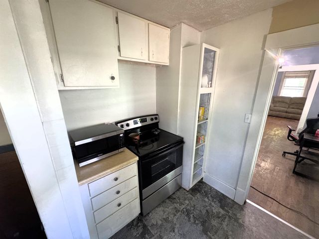 813 W Elm St, Salina, KS 67401