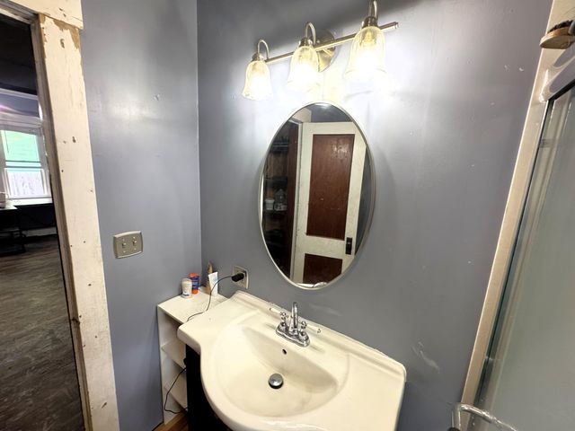 813 W Elm St, Salina, KS 67401