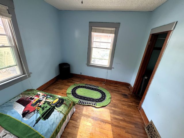 813 W Elm St, Salina, KS 67401