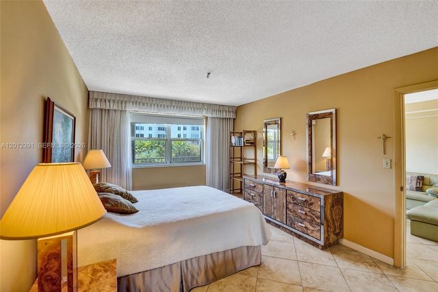 250 181st Dr 214, Sunny Isles Beach, FL 33160