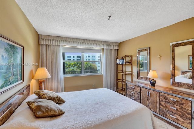 250 181st Dr 214, Sunny Isles Beach, FL 33160