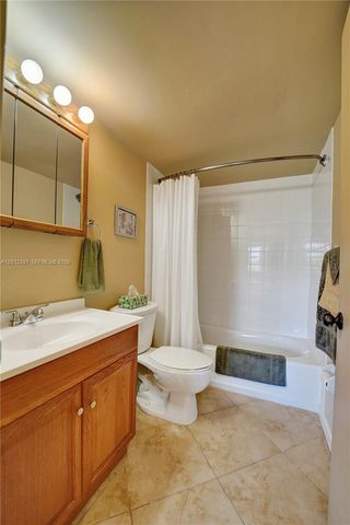 250 181st Dr 214, Sunny Isles Beach, FL 33160