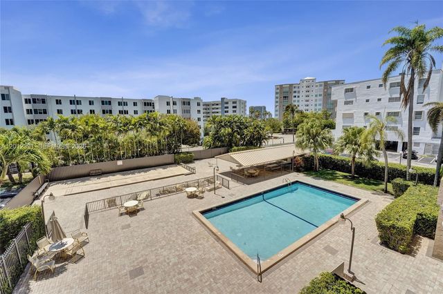 250 181st Dr 214, Sunny Isles Beach, FL 33160