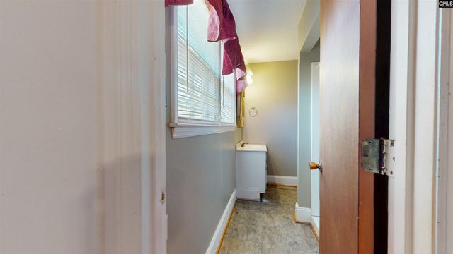 8718 Gnadenhunt Rd, Columbia, SC 29209