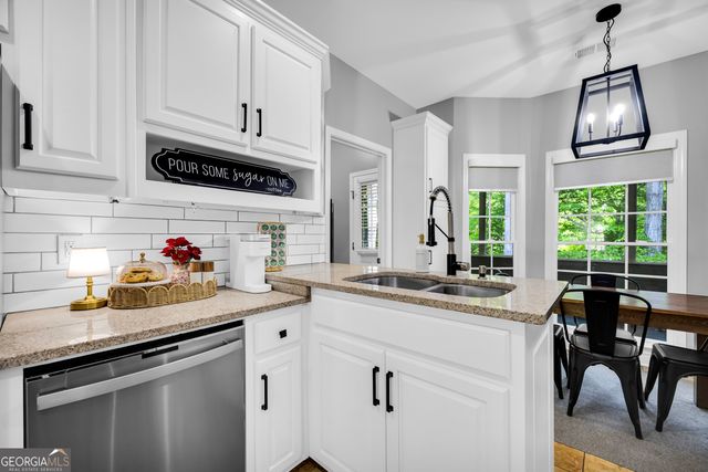 533 Emory Chambers Road, Lula, GA 30554