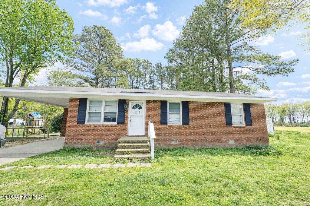 209 Greenacres Road, Snow Hill, NC 28580