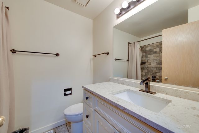 223 Glen Ridge Lane 1B, Bloomingdale, IL 60108