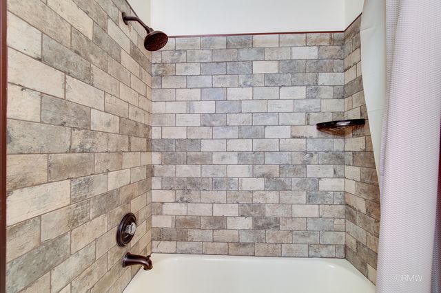 223 Glen Ridge Lane 1B, Bloomingdale, IL 60108