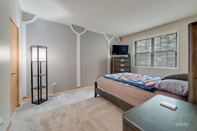 223 Glen Ridge Lane 1B, Bloomingdale, IL 60108