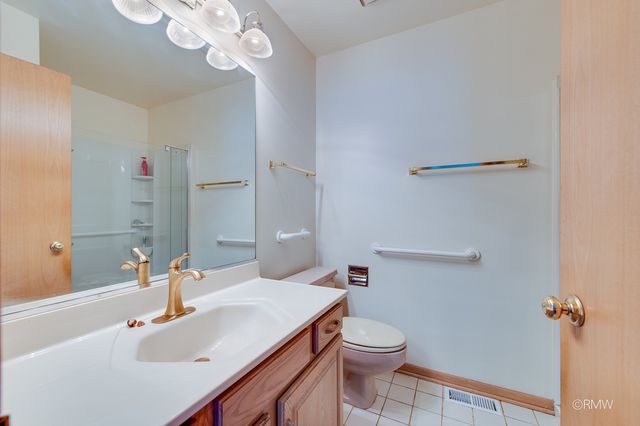 223 Glen Ridge Lane 1B, Bloomingdale, IL 60108