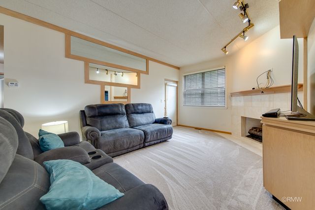 223 Glen Ridge Lane 1B, Bloomingdale, IL 60108