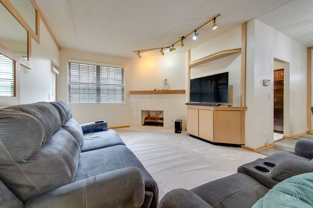 223 Glen Ridge Lane 1B, Bloomingdale, IL 60108