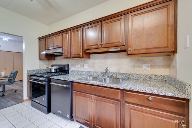 223 Glen Ridge Lane 1B, Bloomingdale, IL 60108