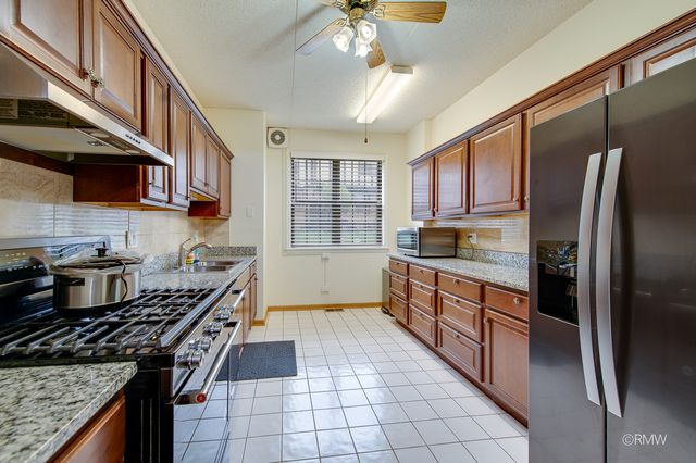 223 Glen Ridge Lane 1B, Bloomingdale, IL 60108