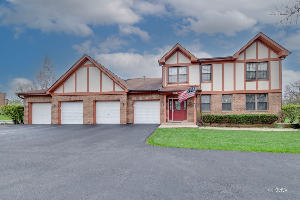 223 Glen Ridge Lane 1B, Bloomingdale, IL 60108
