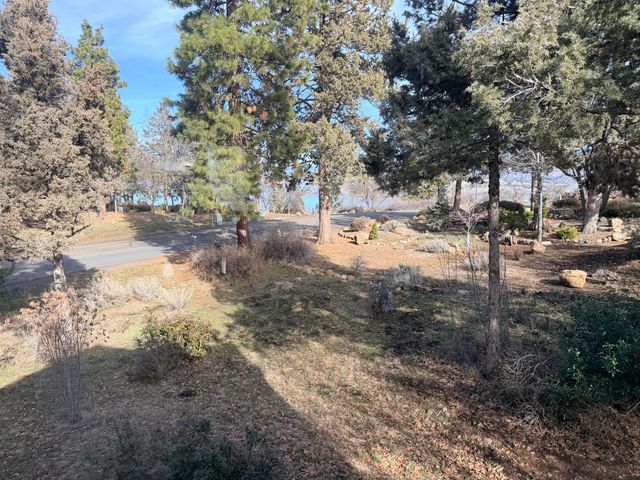 6245 Coopers Hawk Road, Klamath Falls, OR 97601