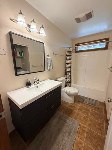 6245 Coopers Hawk Road, Klamath Falls, OR 97601