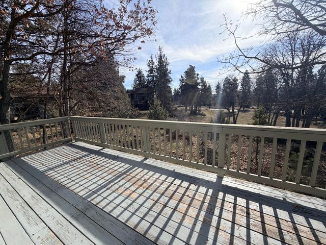 6245 Coopers Hawk Road, Klamath Falls, OR 97601