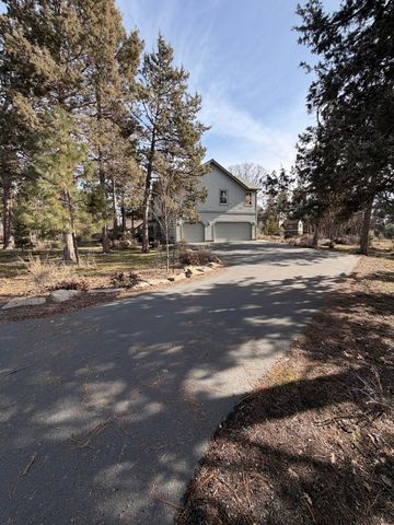 6245 Coopers Hawk Road, Klamath Falls, OR 97601