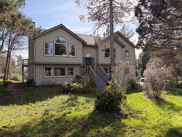 6245 Coopers Hawk Road, Klamath Falls, OR 97601