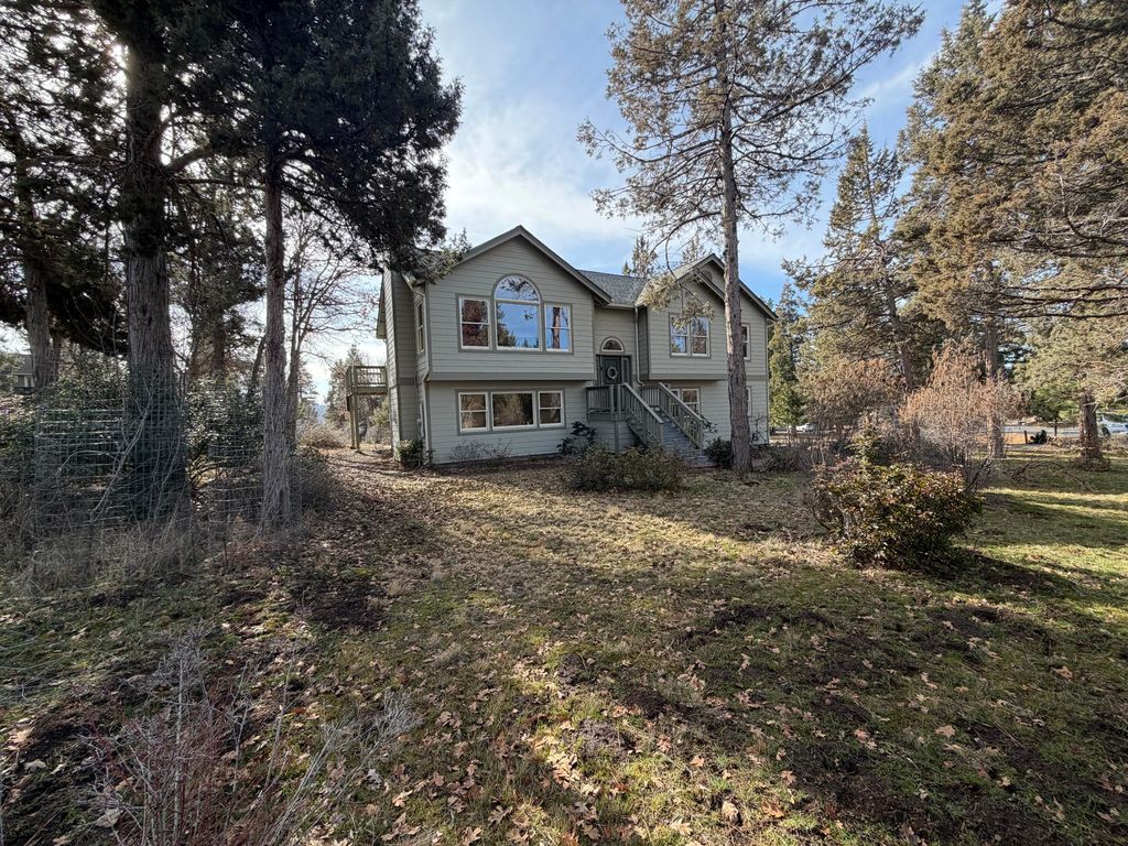 6245 Coopers Hawk Road, Klamath Falls, OR 97601