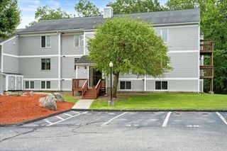 330 Sunderland Rd 48, Worcester, MA 01606