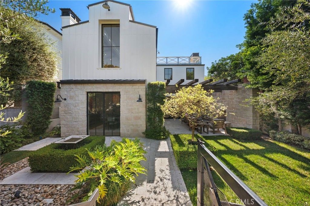 226 Poinsettia Avenue, Corona Del Mar, CA 92625 — photo 4