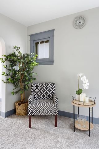 902 Dodd Road, West Saint Paul, MN 55118