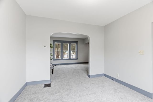 902 Dodd Road, West Saint Paul, MN 55118