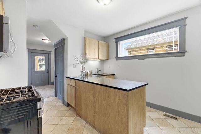 902 Dodd Road, West Saint Paul, MN 55118