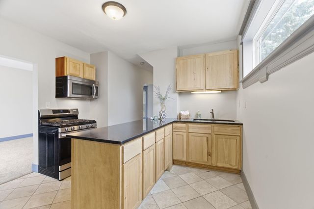 902 Dodd Road, West Saint Paul, MN 55118