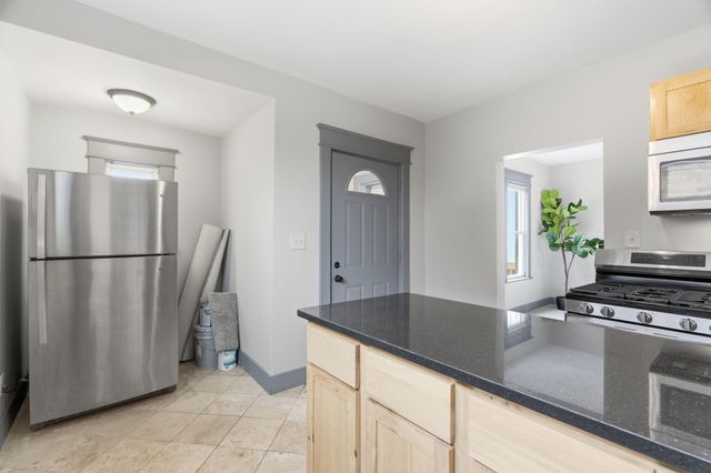 902 Dodd Road, West Saint Paul, MN 55118