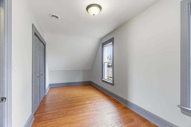 902 Dodd Road, West Saint Paul, MN 55118