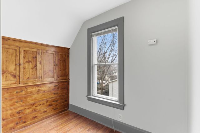 902 Dodd Road, West Saint Paul, MN 55118