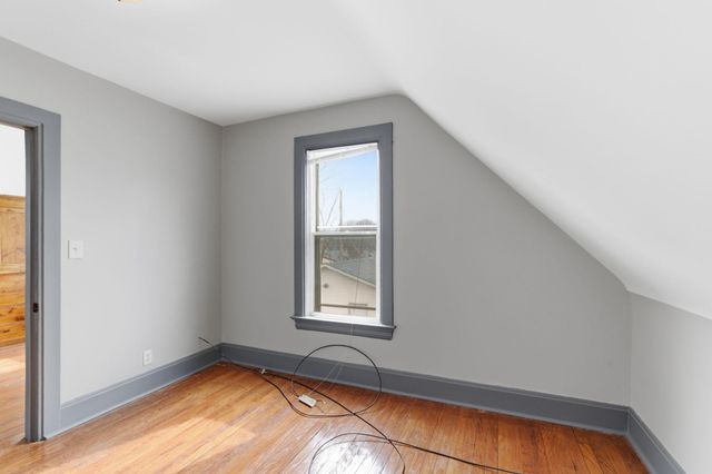 902 Dodd Road, West Saint Paul, MN 55118