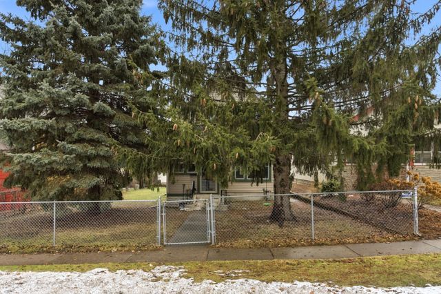 902 Dodd Road, West Saint Paul, MN 55118