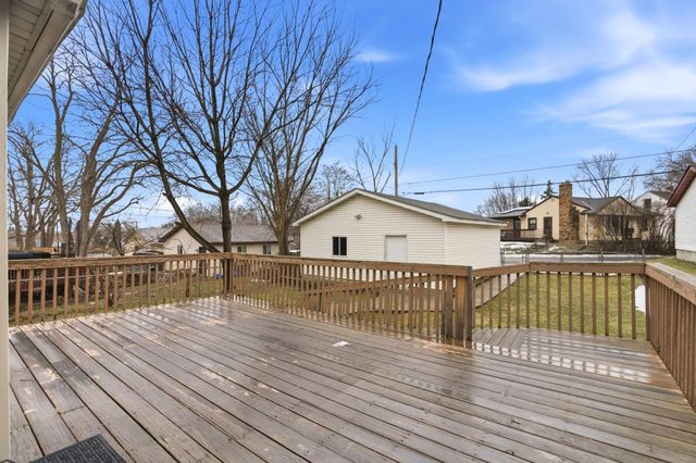 902 Dodd Road, West Saint Paul, MN 55118