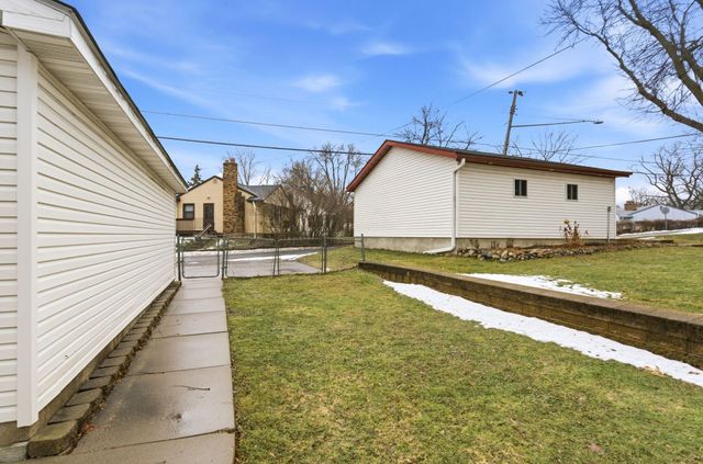 902 Dodd Road, West Saint Paul, MN 55118