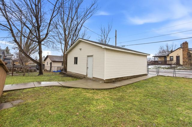 902 Dodd Road, West Saint Paul, MN 55118