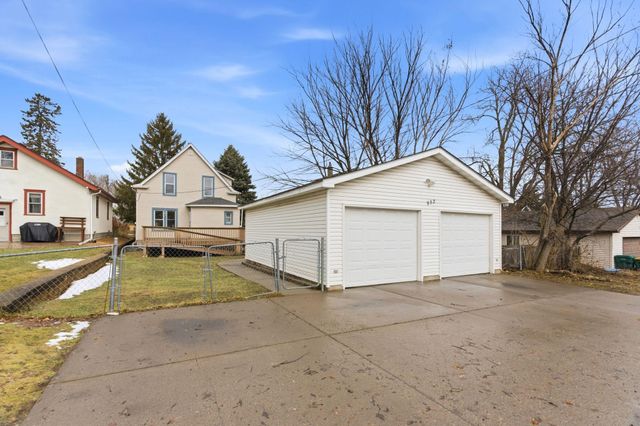 902 Dodd Road, West Saint Paul, MN 55118