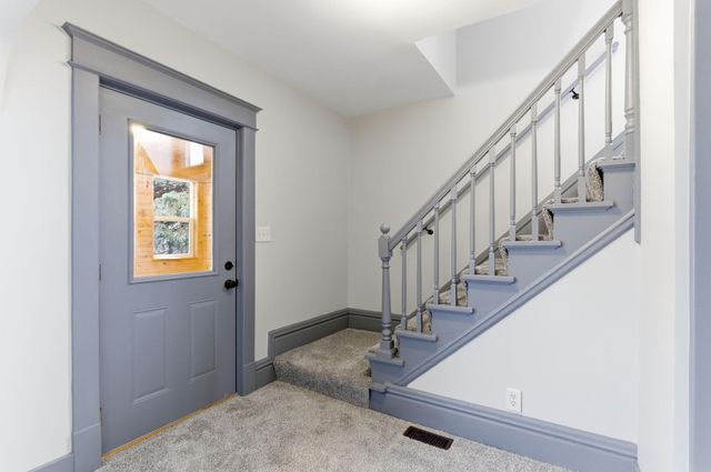 902 Dodd Road, West Saint Paul, MN 55118