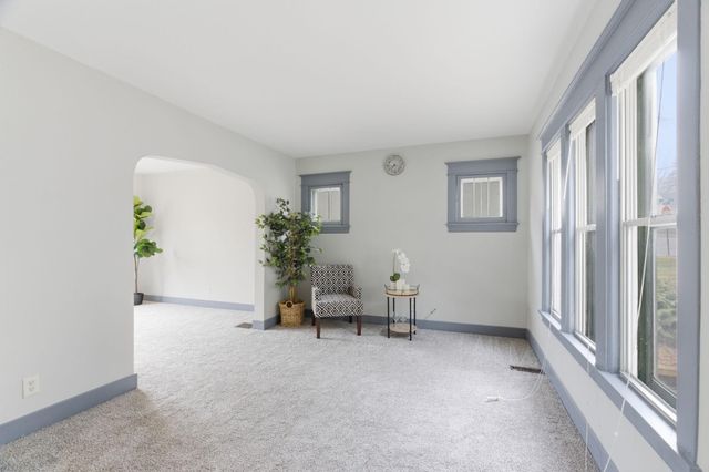 902 Dodd Road, West Saint Paul, MN 55118